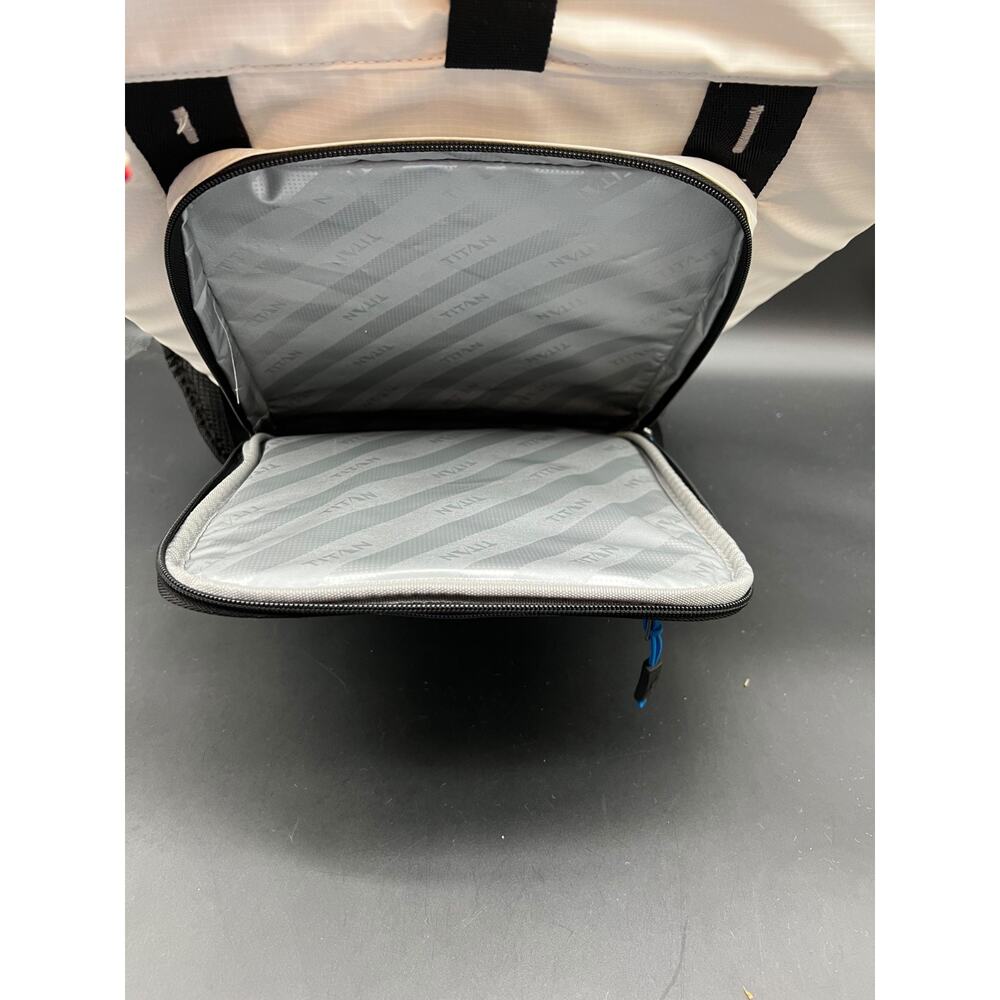 Titan Deep Freeze Arctic Backpack Cooler White Black - Picture 9 of 10